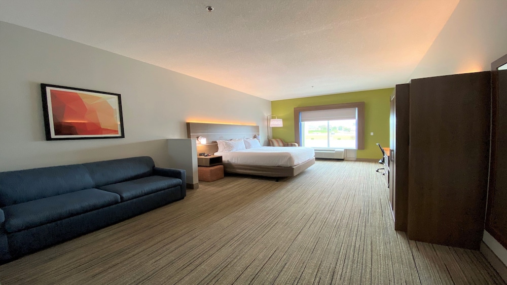 Suite, 1 King Bed with Sofa bed (Low Floor) - Photo 1