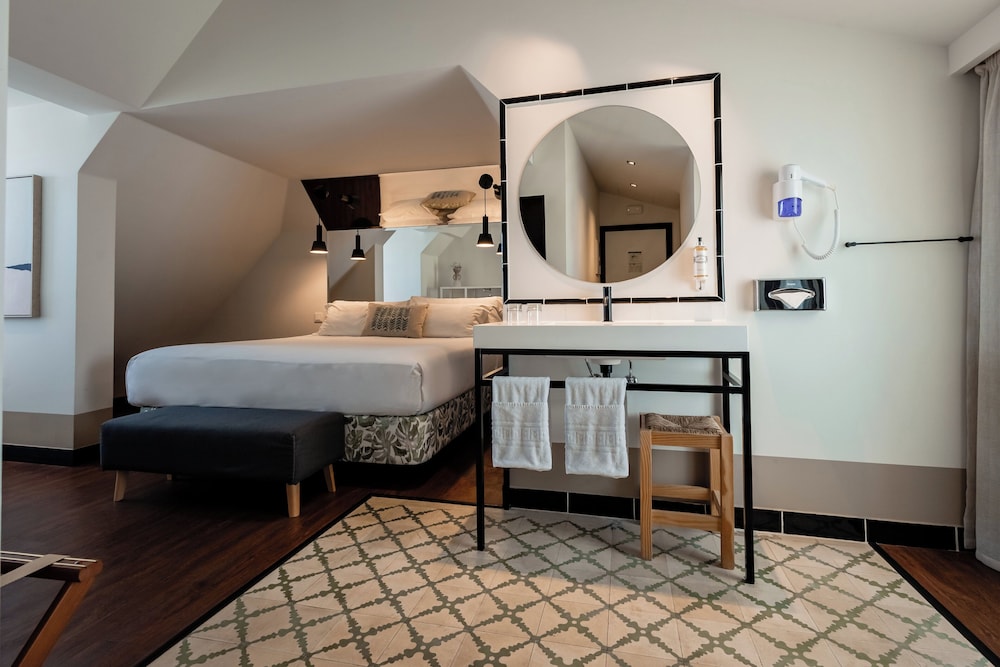 Superior Double or Twin Room (Church) - Photo 7
