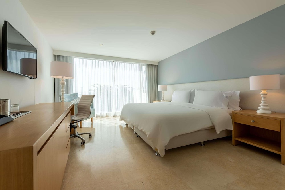 Studio Suite, 1 King Bed with Sofa bed, Non Smoking photo 3
