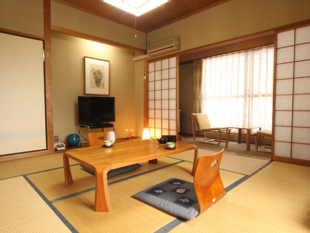Japanese Style Quadruple Room photo 2