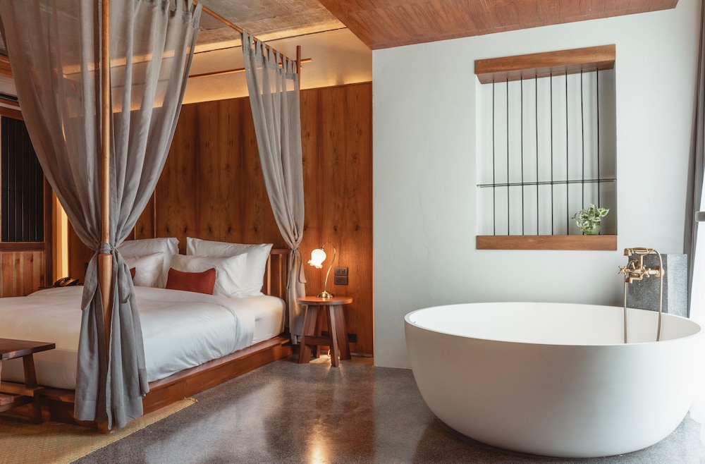 Deluxe with Bathtub Type-A