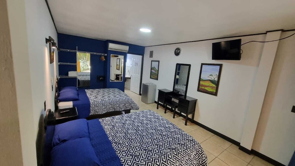 Standard Room, 2 Double Beds, Pool View photo 3