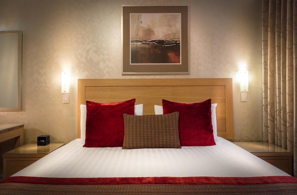 Executive Room, 1 Queen Bed, Non Smoking (Walk-in Shower;Larger Room) - Photo 3