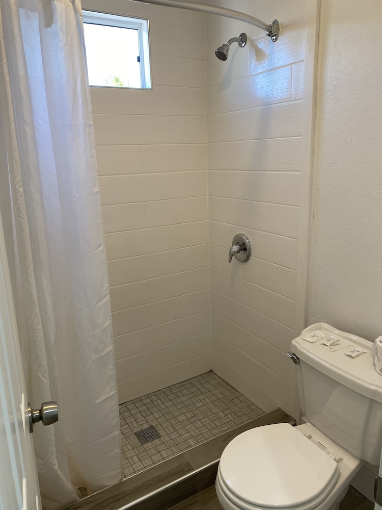 Deluxe Room, 1 King Bed (No Hot Tub) photo 3