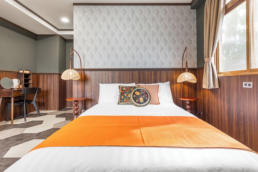 Deluxe Double Room with Bathtub - Photo 3
