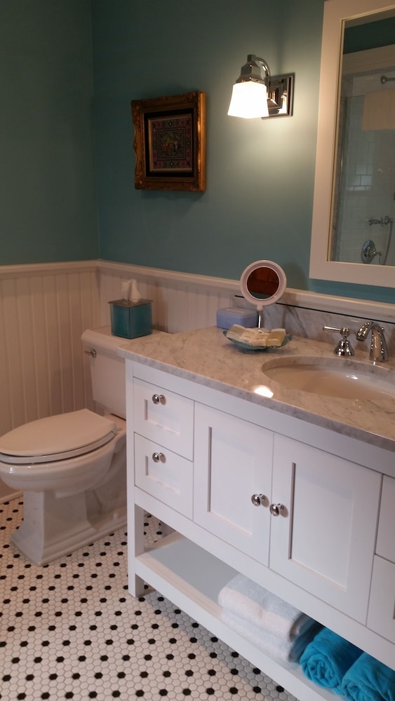 Artist Room photo 3