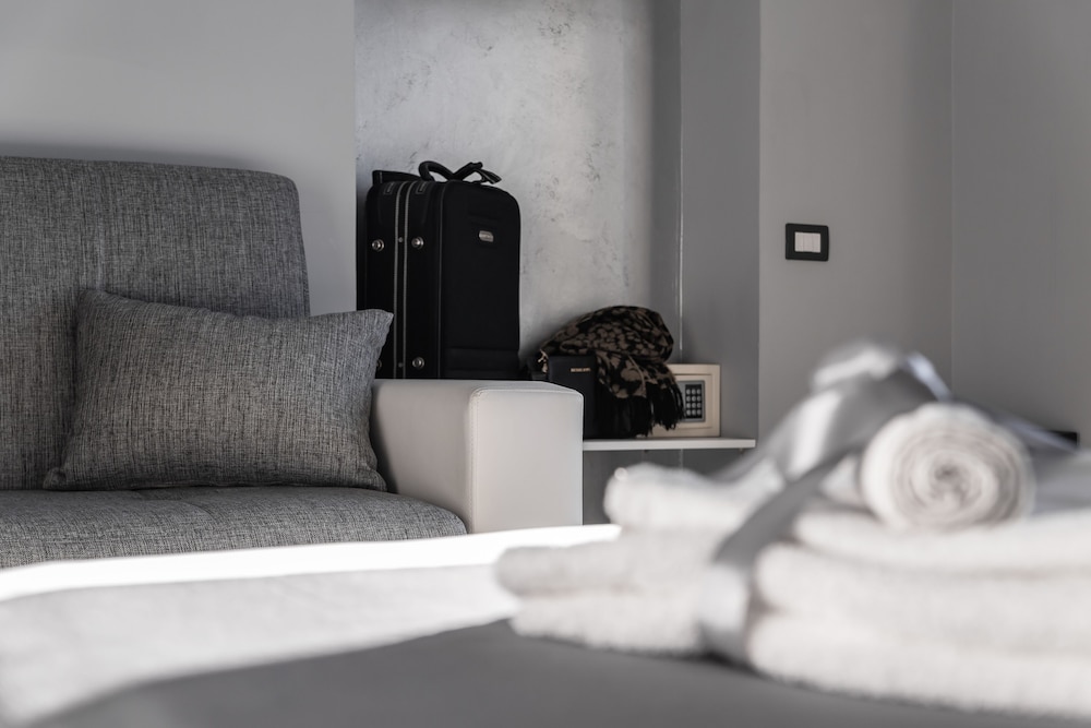 Economy Room thumbnail 6