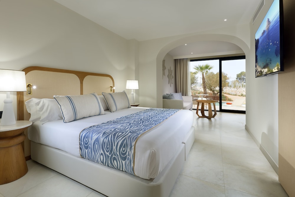 Junior Suite (Signature Level, Swim up) - Club Access Included - Photo 5
