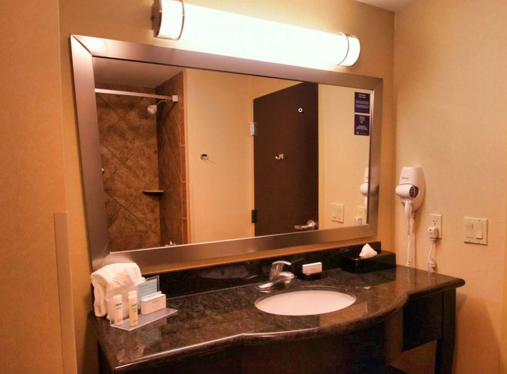 Room, 2 Queen Beds, Non Smoking - Photo 8