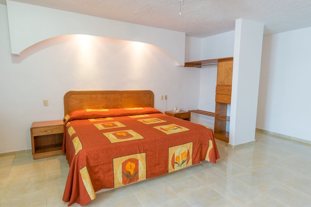 Standard Room, 1 King Bed, Kitchenette