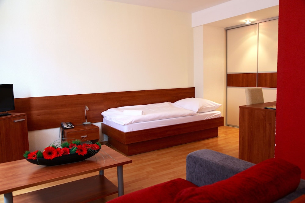 Economy Single Room, 1 Bedroom, Kitchenette, Courtyard View photo 1