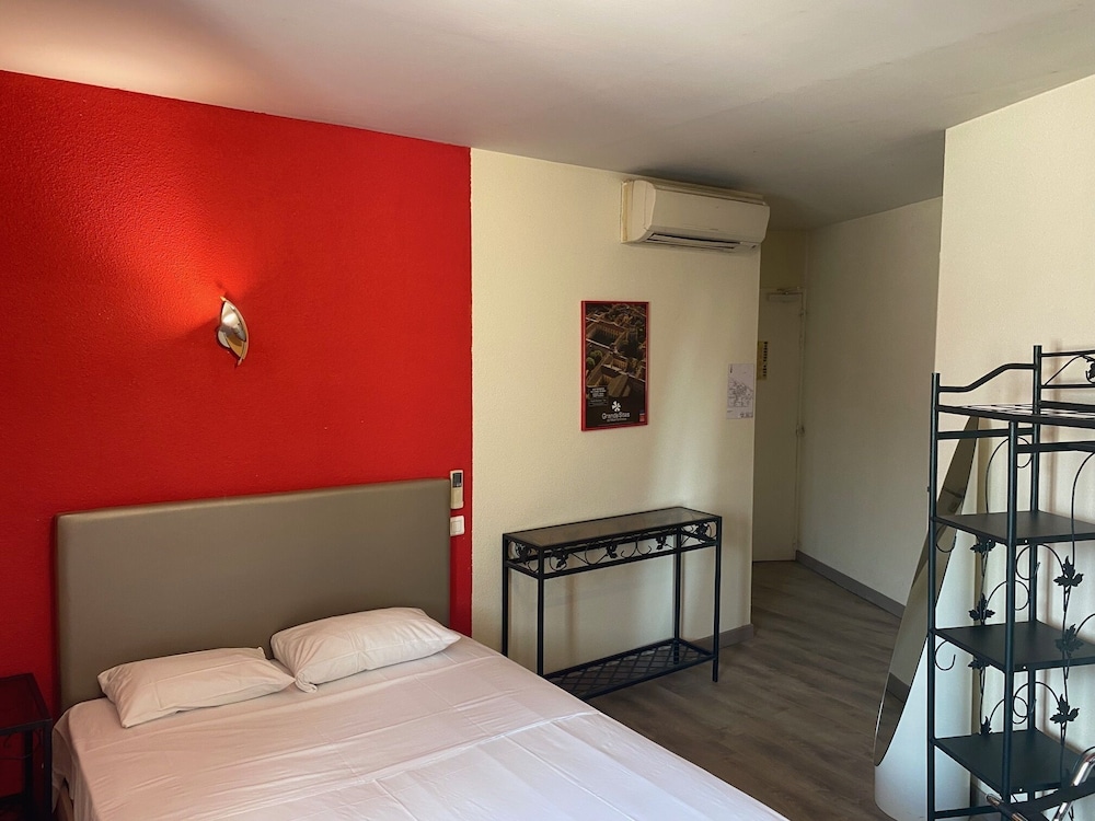 Classic Double or Twin Room, Ensuite photo 2