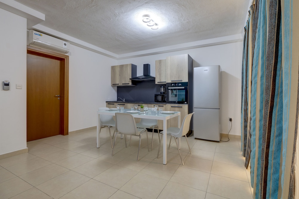 Deluxe Apartment (1 bedroom, 1 living room) photo 2