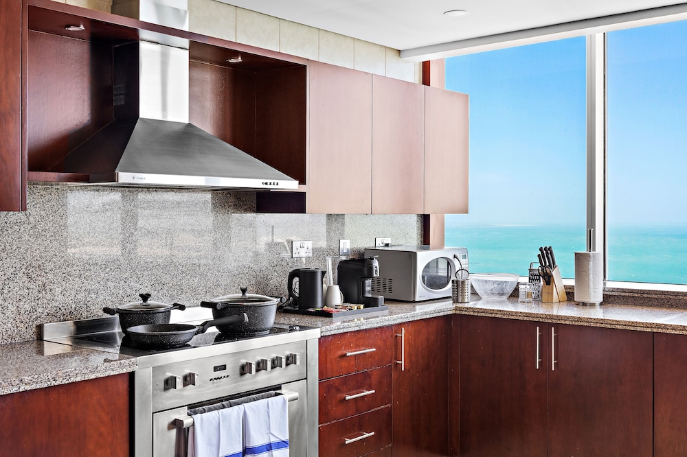 Premium Three-Bedroom Suite Sea View photo 3