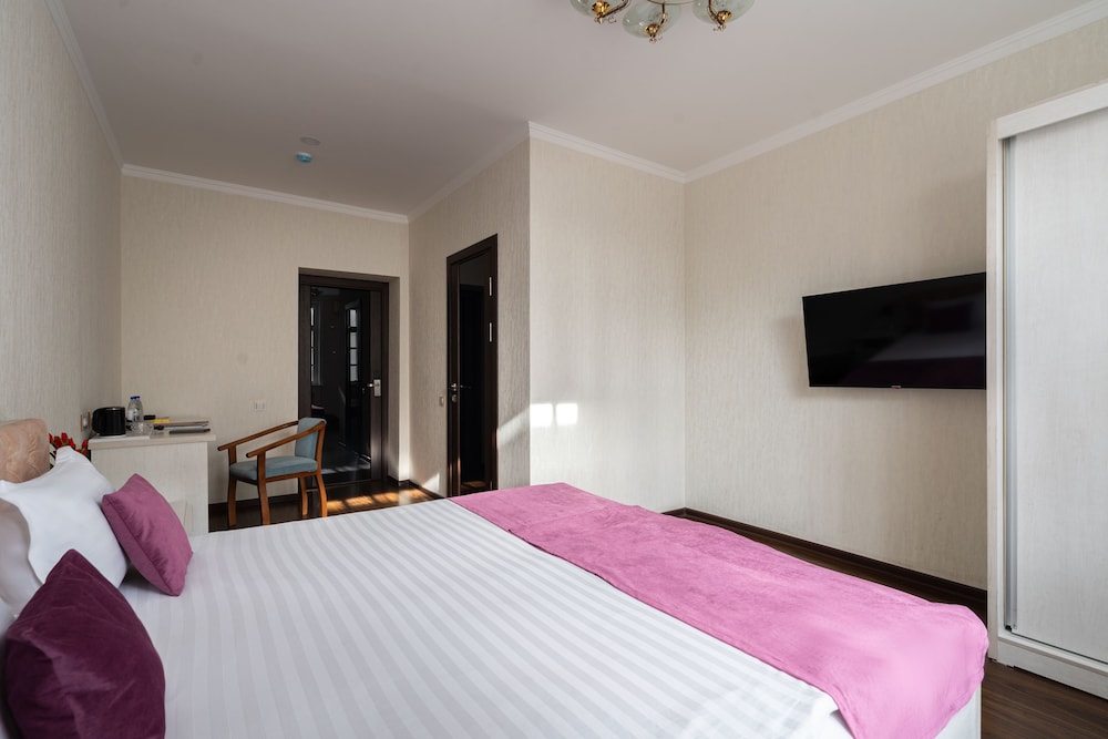 Standard Double Room - Photo 21