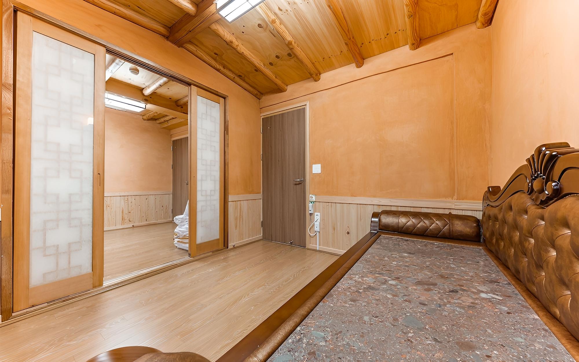 Room (Family Room (2 rooms Ondol Cypress Be) - Photo 4