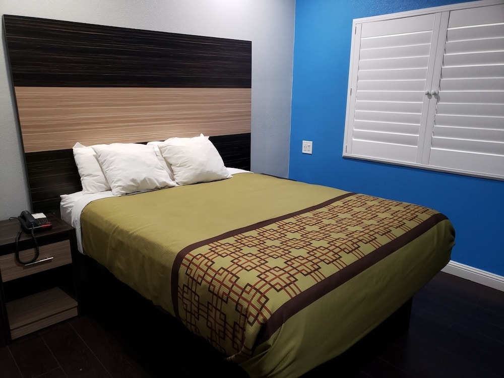 Room, 1 Queen Bed with Sofa bed, Non Smoking photo 1