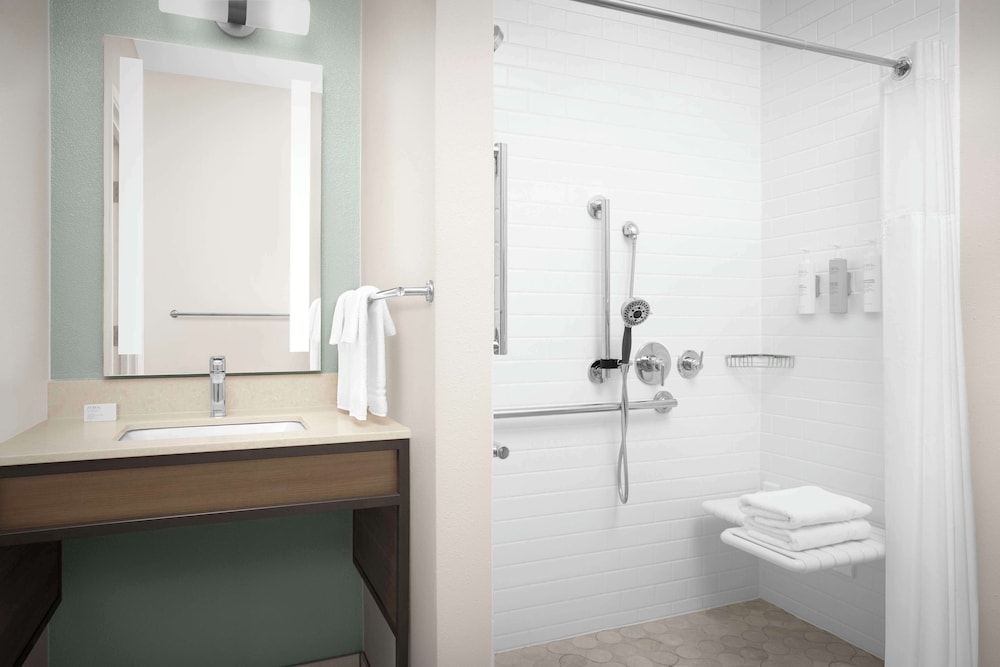 Suite, Accessible - Photo 6