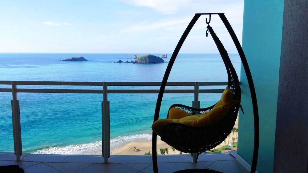 Family Condo, 2 Bedrooms, Ocean View, Beachside photo 2