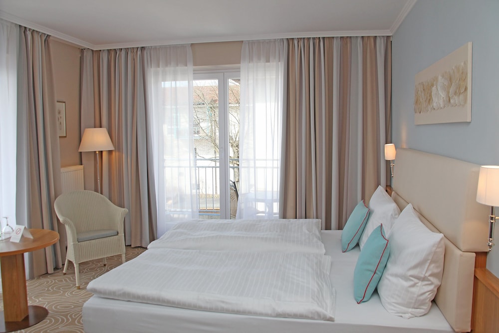 Standard Double Room, Partial Sea View photo 2