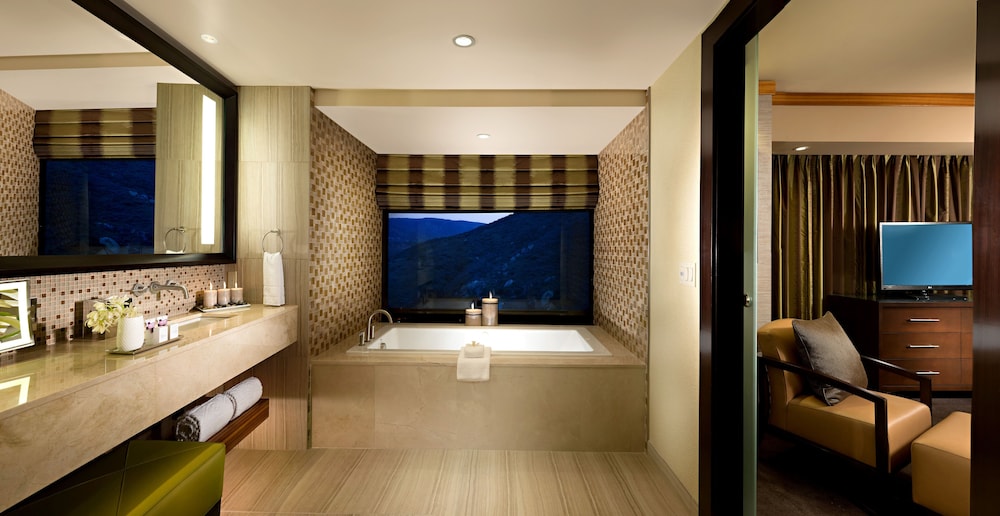 Resort Oh So Suite, 1 King Bed, Non Smoking - Photo 4