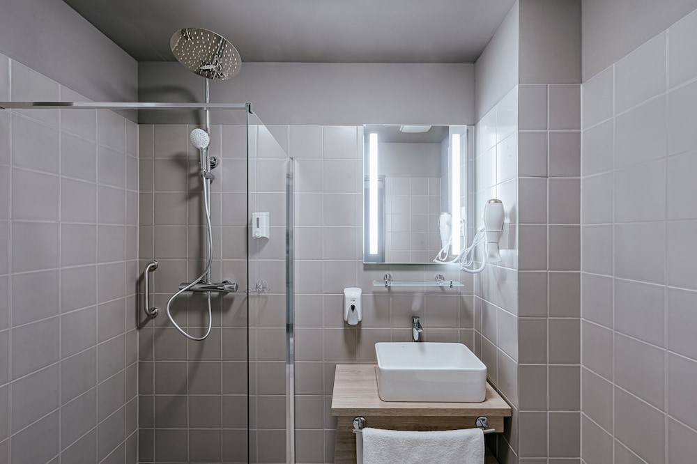 Superior Quadruple Room photo 2
