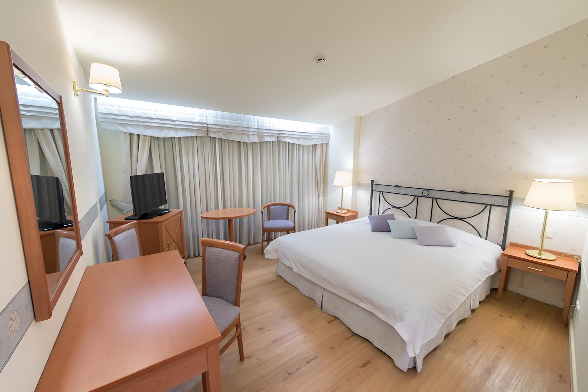 Standard Double Room, Partial Sea View photo 1