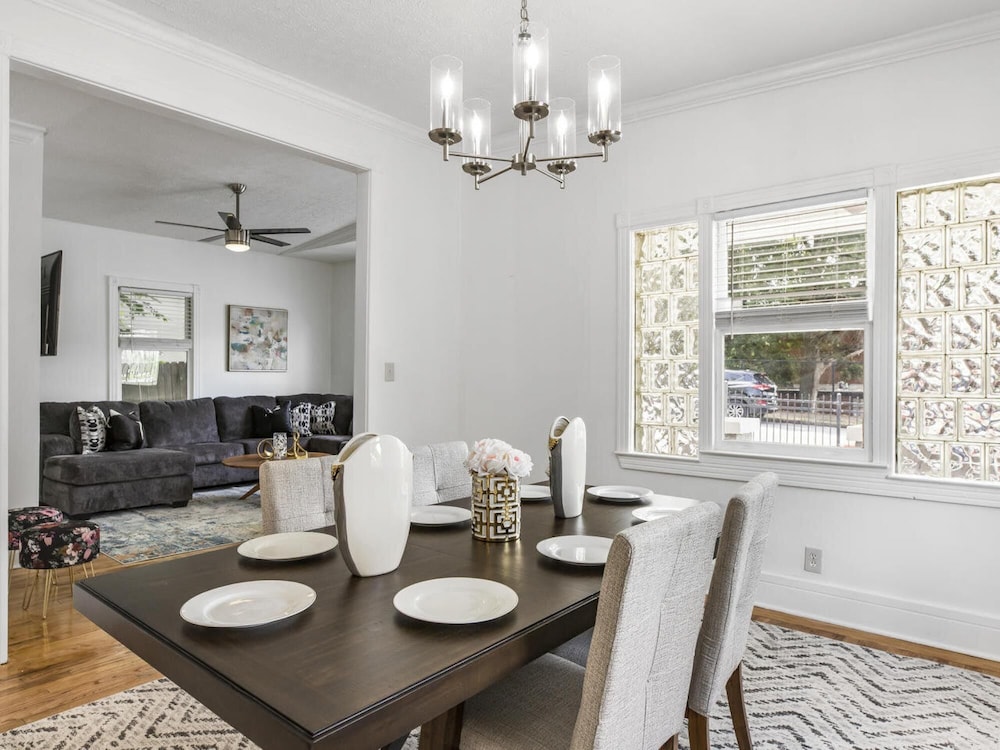 Bsmt Suite Near Stadium w Parking Coffee BBQ AC, Billede 37