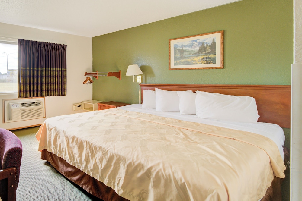 Room, 1 Queen Bed, Smoking - Photo 5