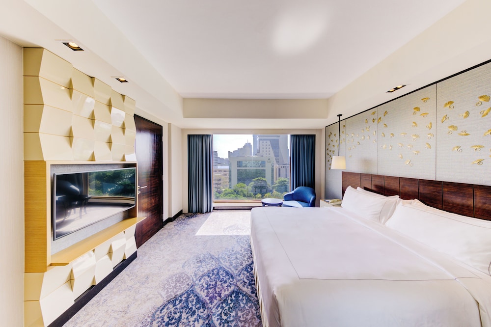 Executive suite - Photo 1