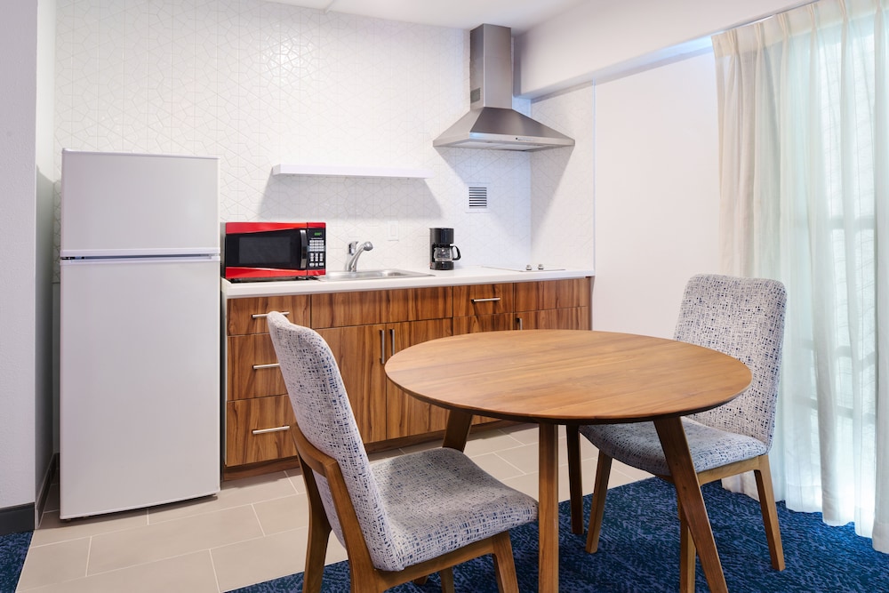 Deluxe Studio, Kitchen (1 king and 1 double bed)