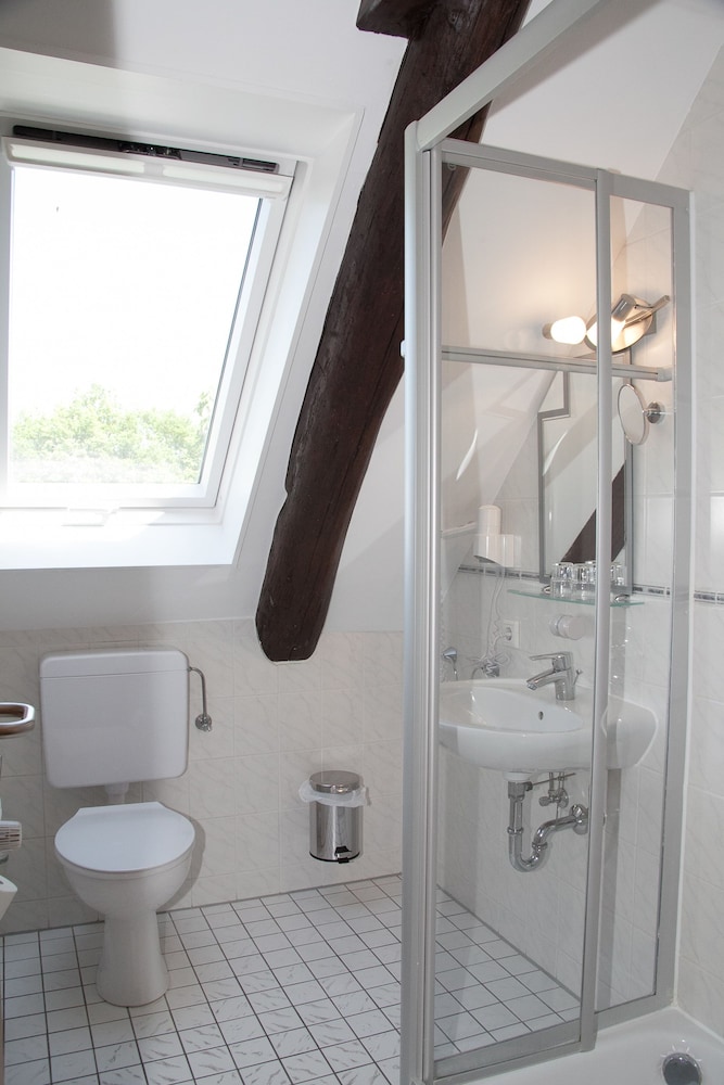 Standard Quadruple Room (9) photo 3