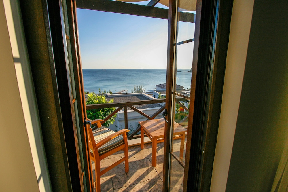 Deluxe Double Room, 1 King Bed, Sea View