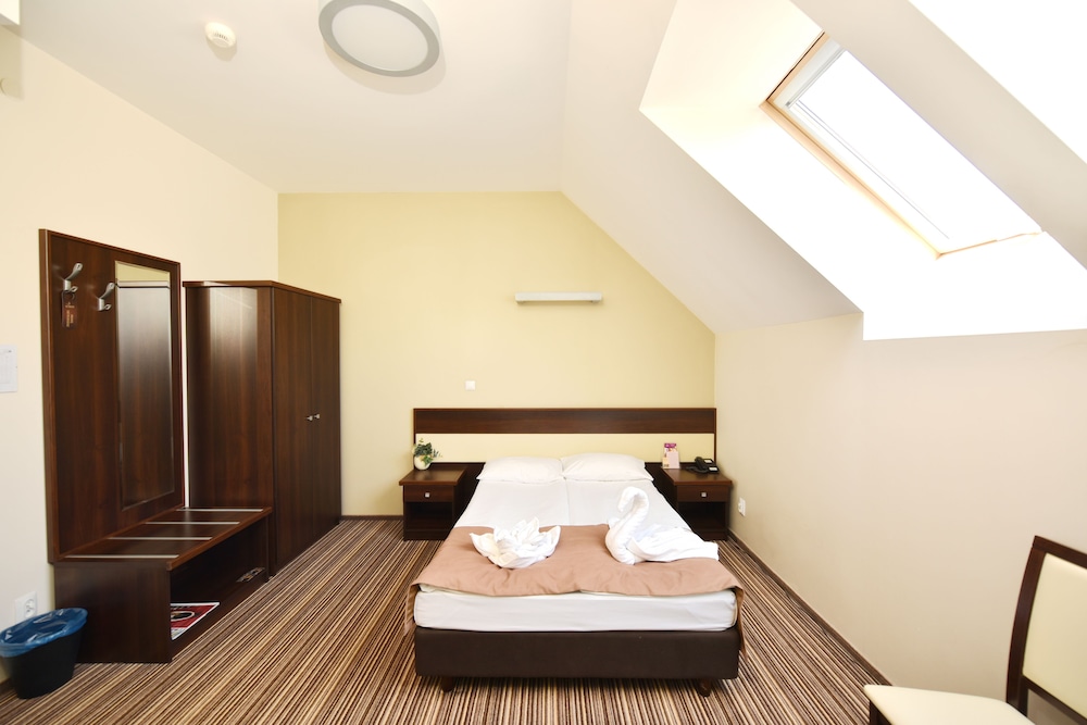 Basic Double or Twin Room photo 1