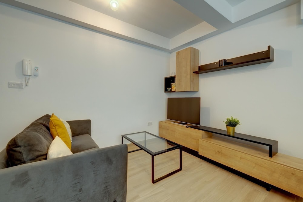 Apartment photo 2