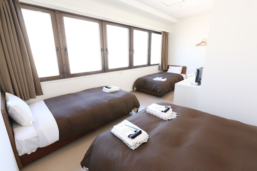 Standard Quadruple Room, Non Smoking, City View photo 3