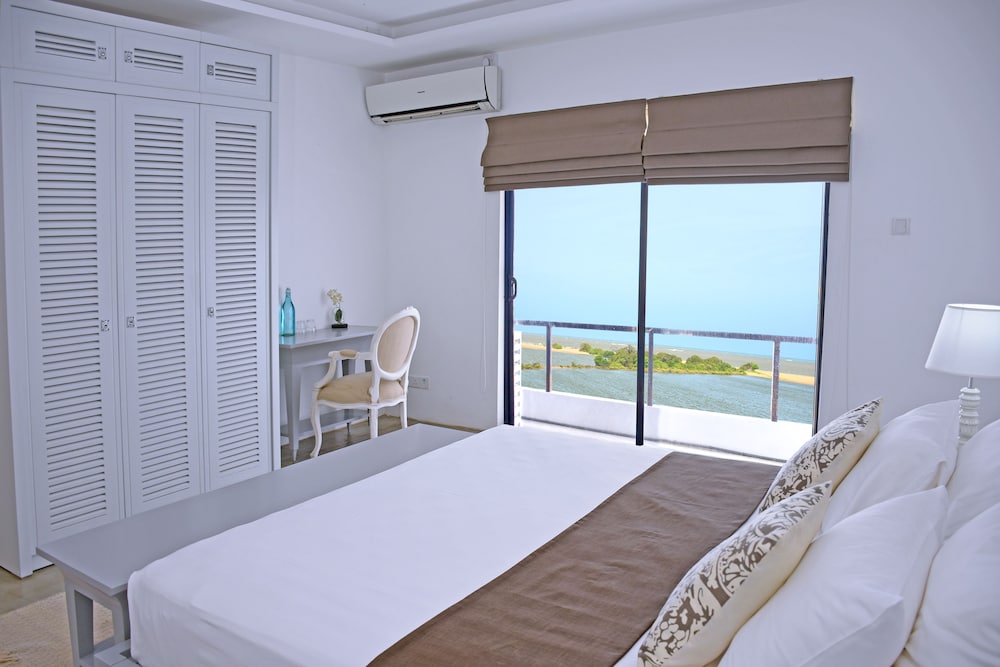 Deluxe Double Room with Balcony and Sea View photo 2