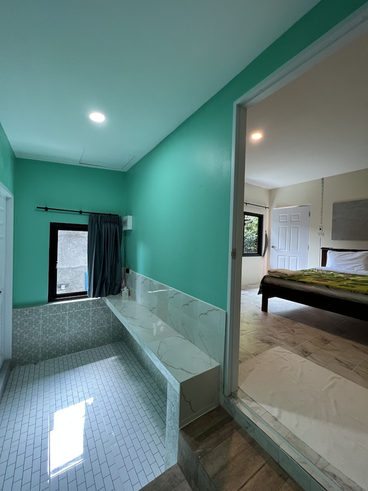 Deluxe House photo 2