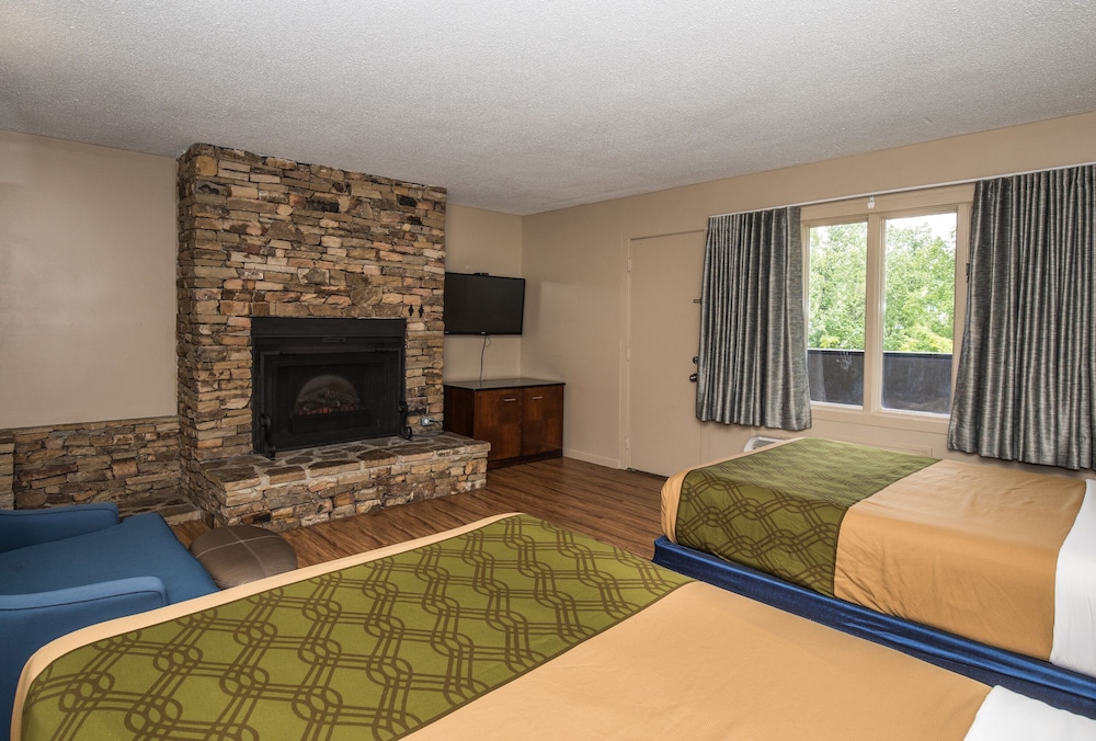 Room, 2 Double Beds, Mountain View (with Fireplace) photo 3