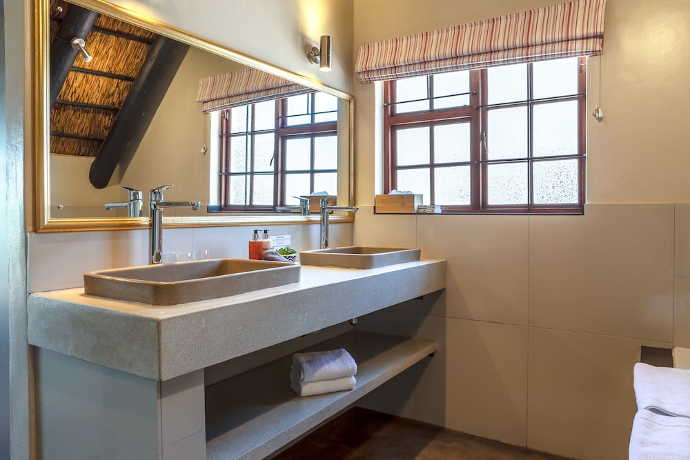 Superior Double Room, 1 King Bed, Balcony, Mountain View photo 3