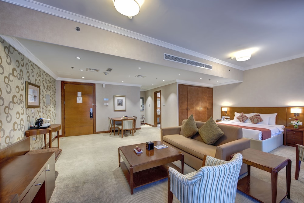 Deluxe Room (King) - Photo 6