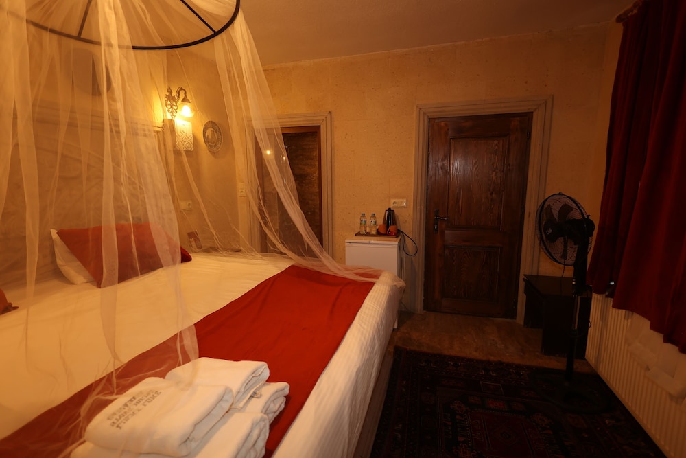 Deluxe Room - Photo 2