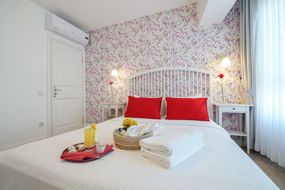 Deluxe Double Room, 1 Double Bed - Photo 2