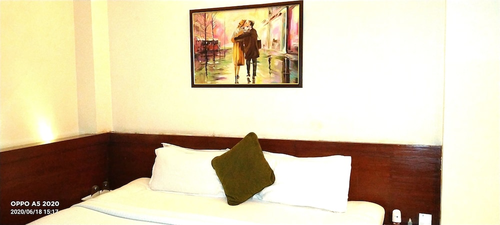 Classic Double Room, 1 Bedroom, Club Lounge Access photo 2