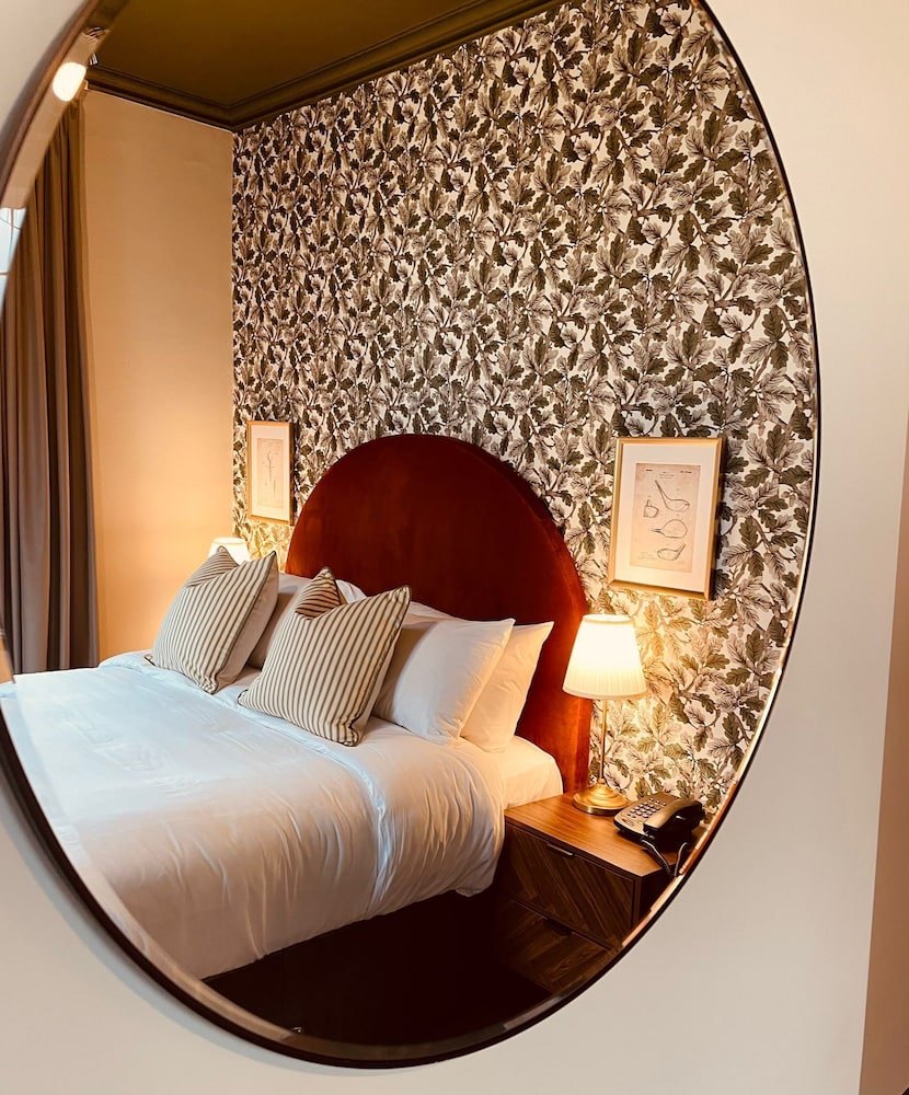 Premium Room, 1 King Bed, Valley View photo 2