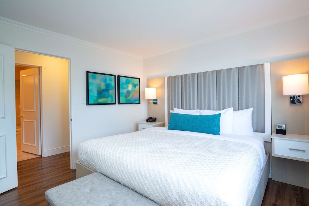 Suite, 1 King Bed, Refrigerator, Harbor View (with Sofabed) - Photo 5