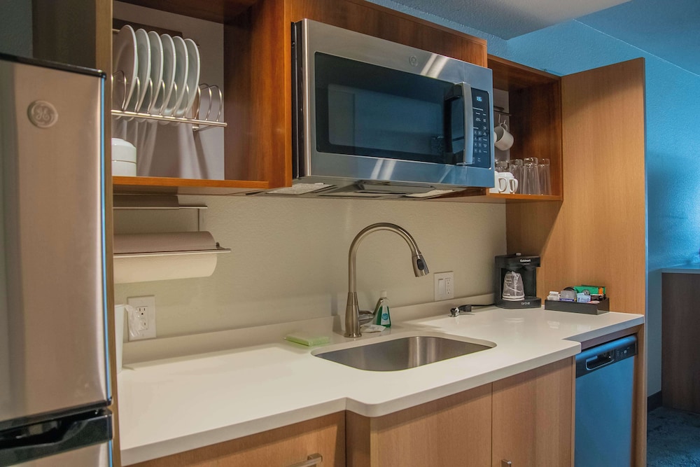 Suite, 1 King Bed, Accessible, Bathtub - Photo 5