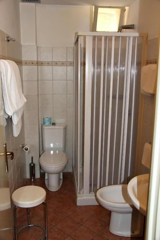 Standard Double or Twin Room (Internal View) - Photo 3