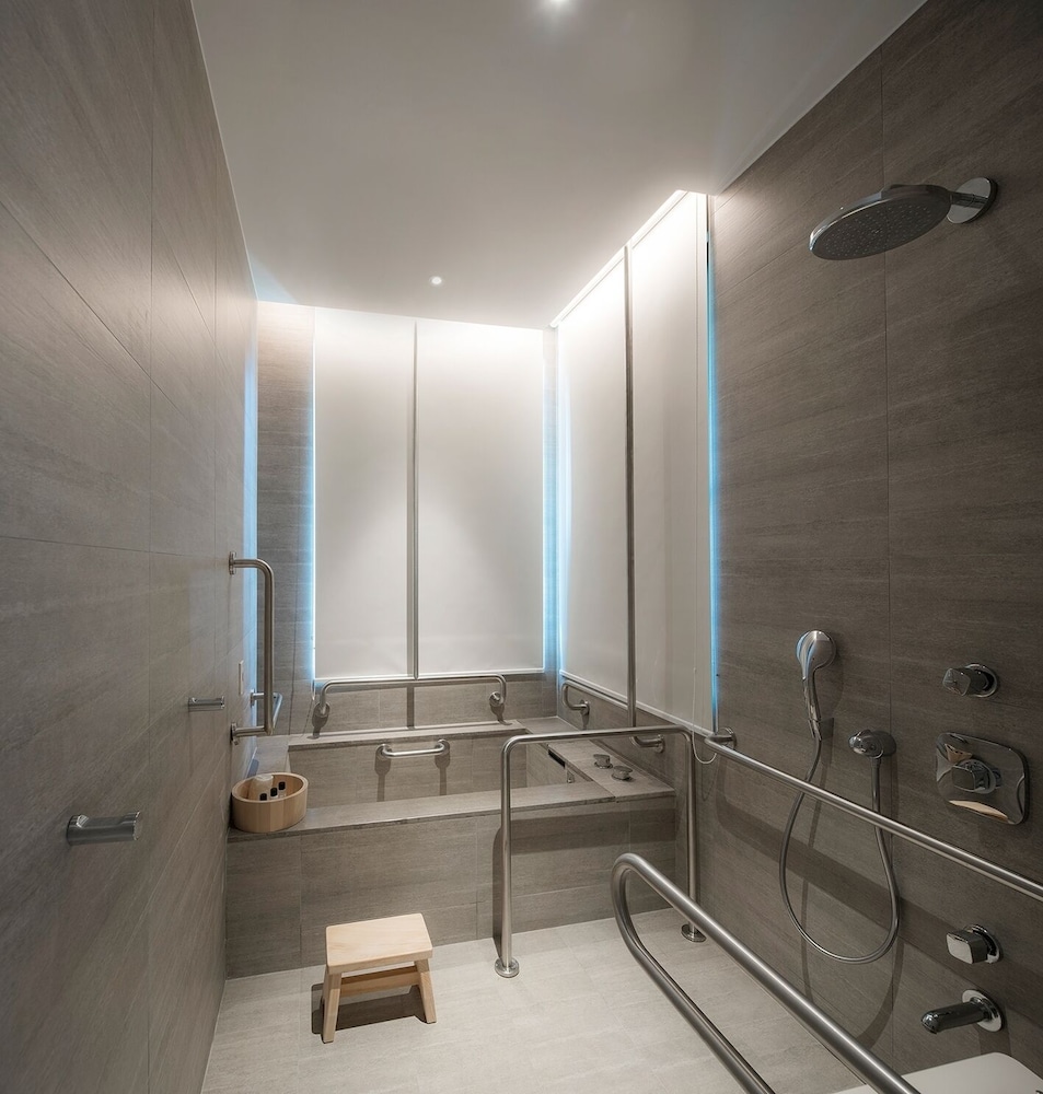 Accessible Guest Room (Main building, 1 king) photo 2