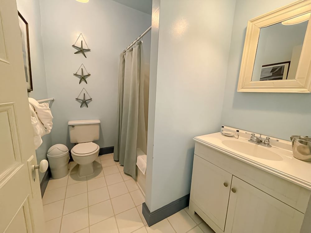 Standard Room, 1 Bedroom, Private Bathroom photo 2